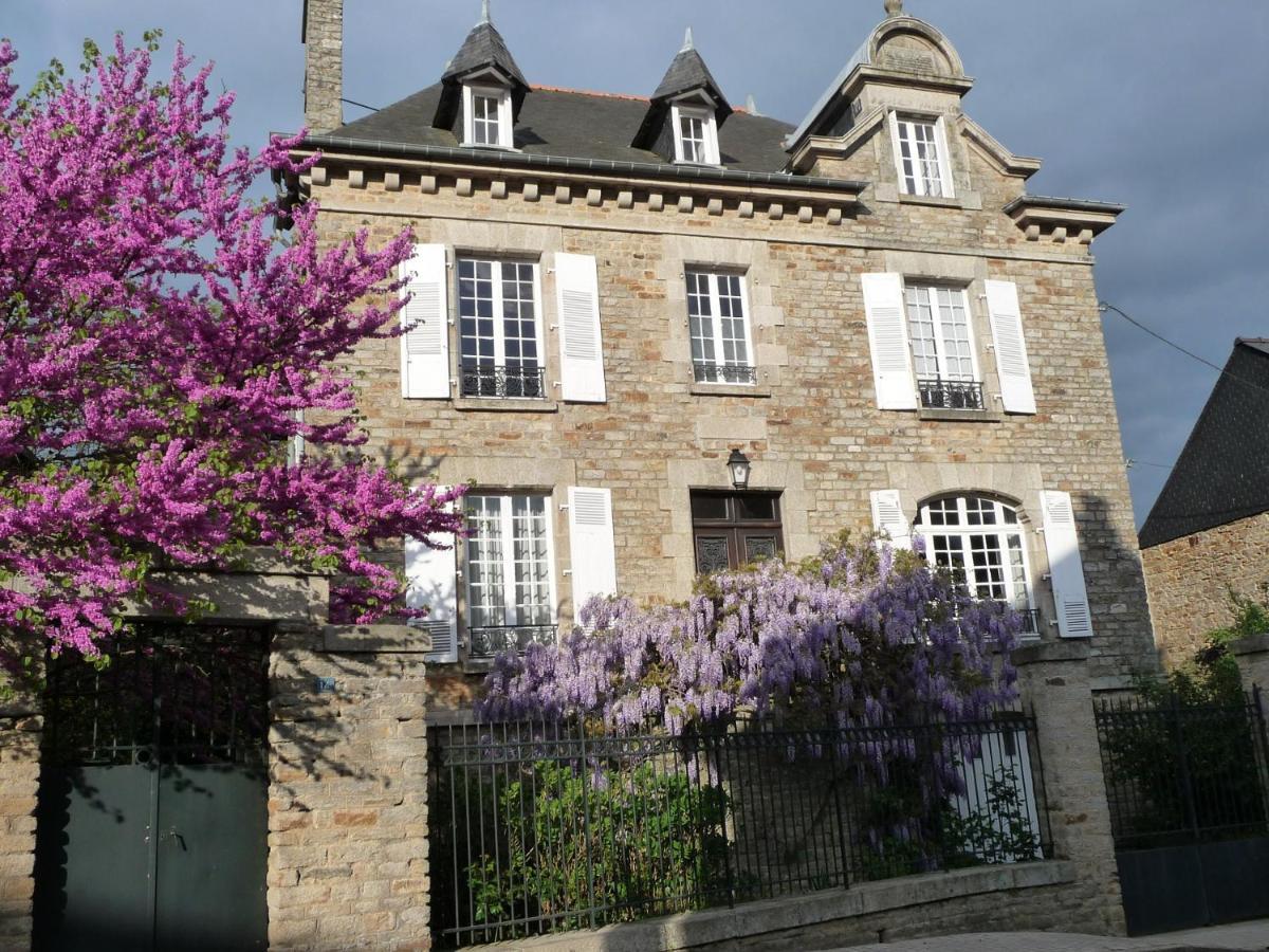 Le 14 St Michel Bed & Breakfast Жослен Екстериор снимка