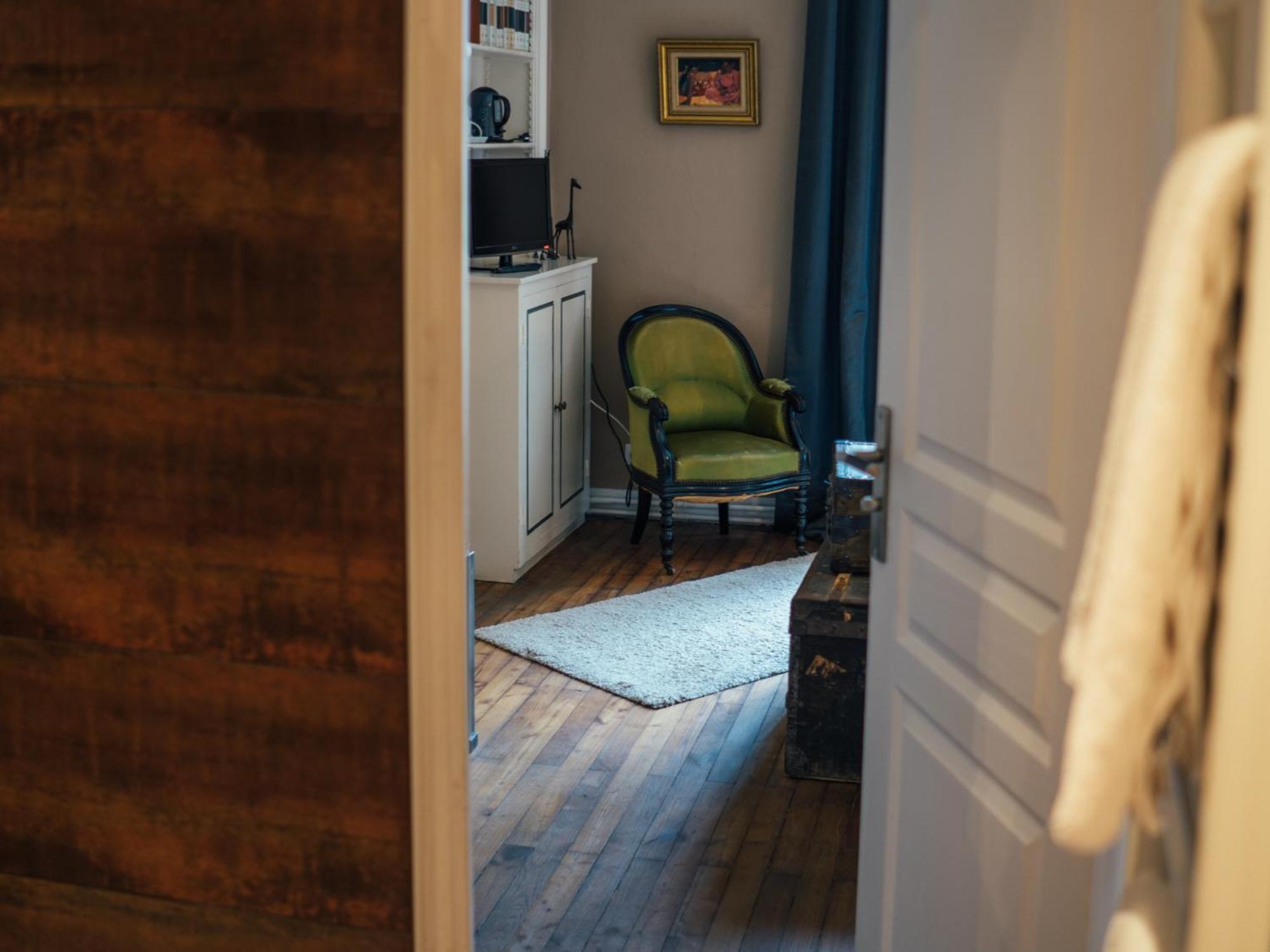 Le 14 St Michel Bed & Breakfast Жослен Стая снимка