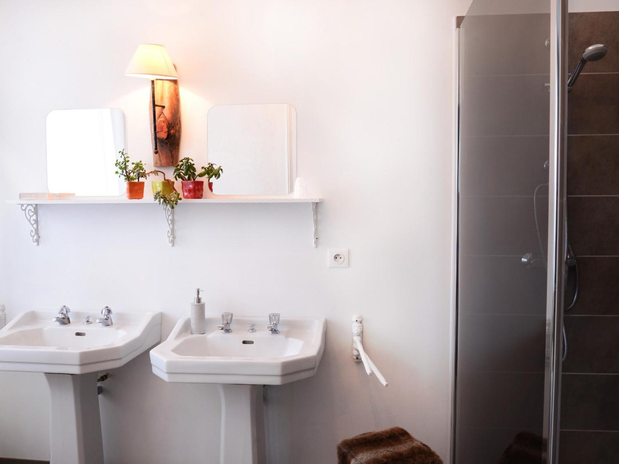 Le 14 St Michel Bed & Breakfast Жослен Стая снимка