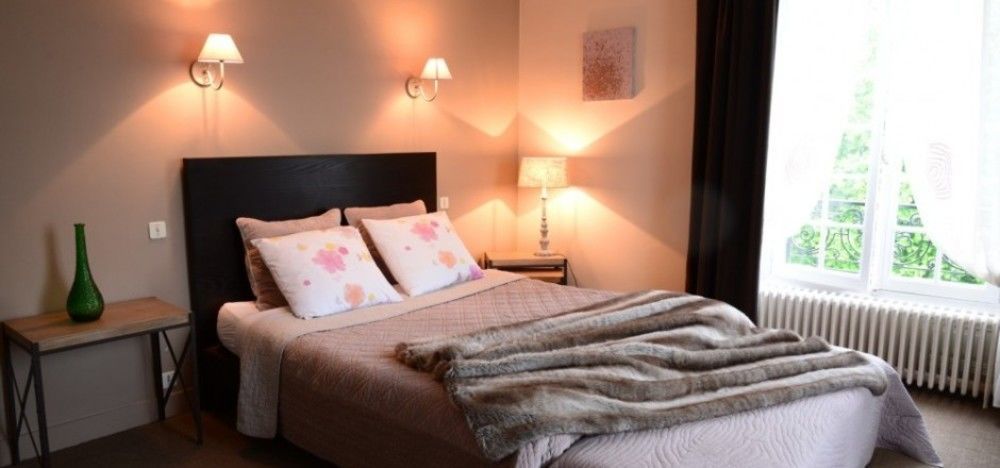 Le 14 St Michel Bed & Breakfast Жослен Екстериор снимка