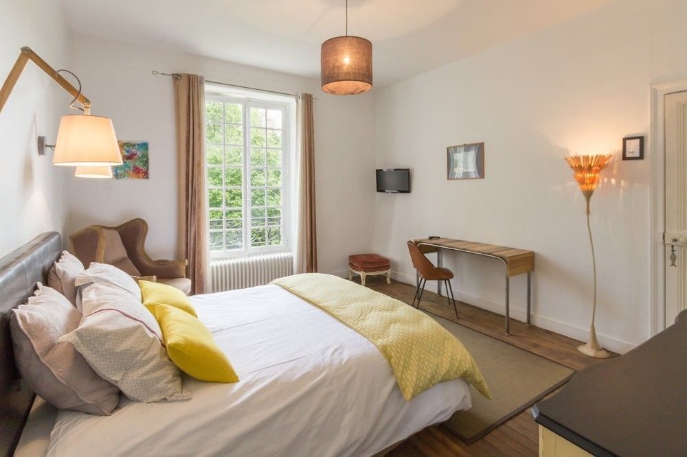 Le 14 St Michel Bed & Breakfast Жослен Екстериор снимка
