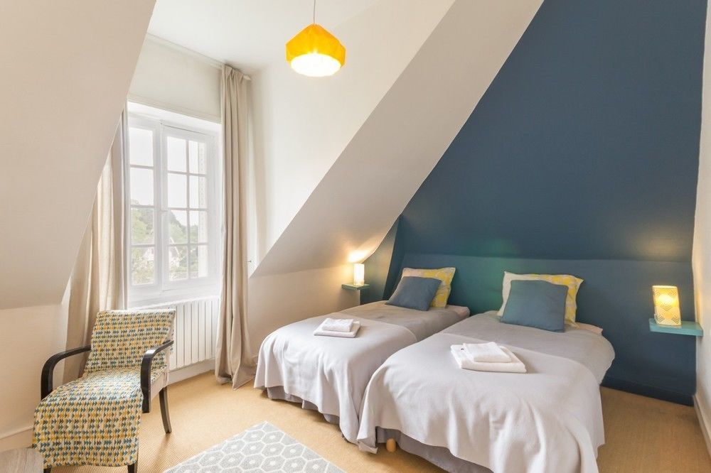Le 14 St Michel Bed & Breakfast Жослен Екстериор снимка