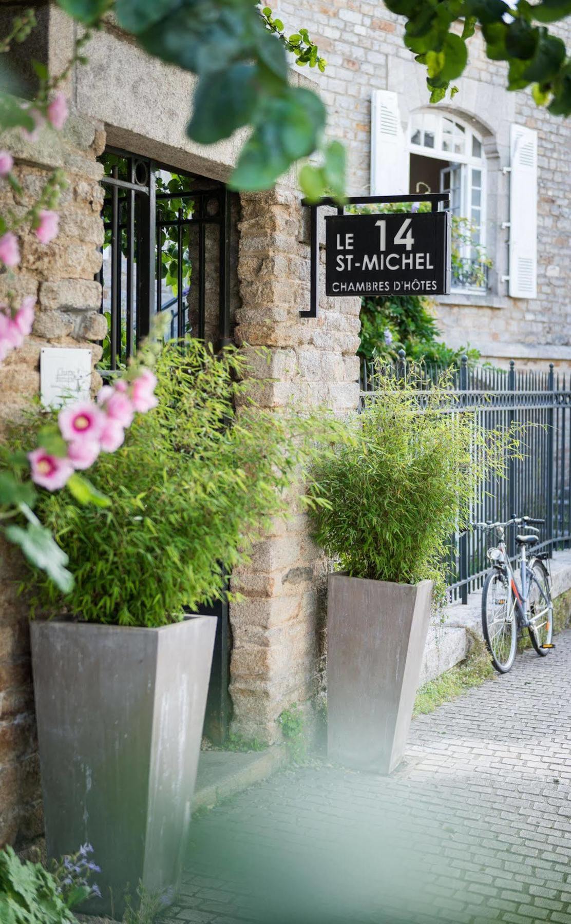 Le 14 St Michel Bed & Breakfast Жослен Екстериор снимка