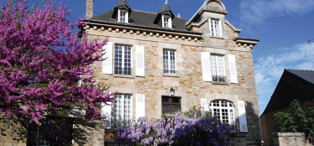 Le 14 St Michel Bed & Breakfast Жослен Екстериор снимка