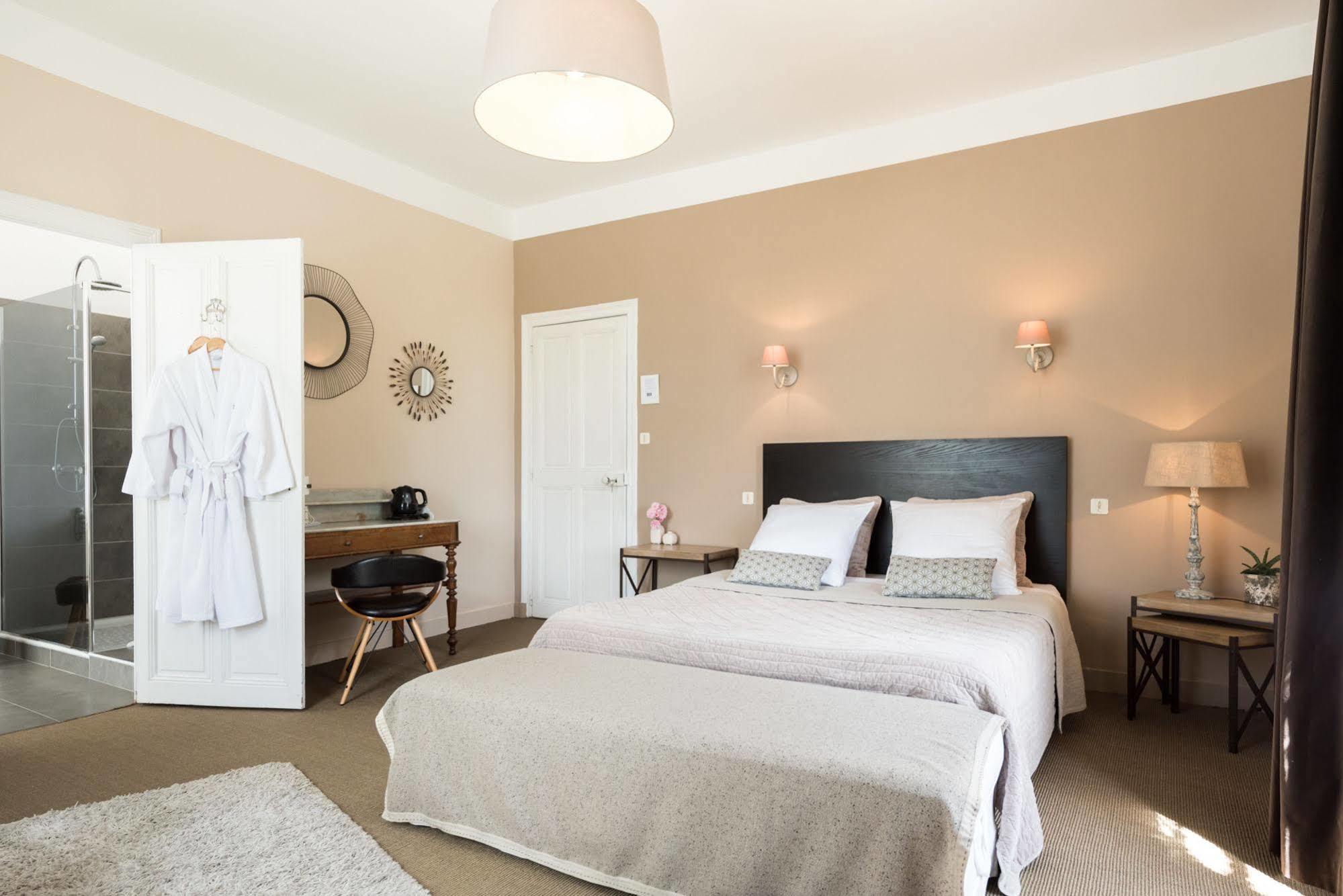 Le 14 St Michel Bed & Breakfast Жослен Екстериор снимка