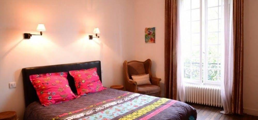 Le 14 St Michel Bed & Breakfast Жослен Екстериор снимка